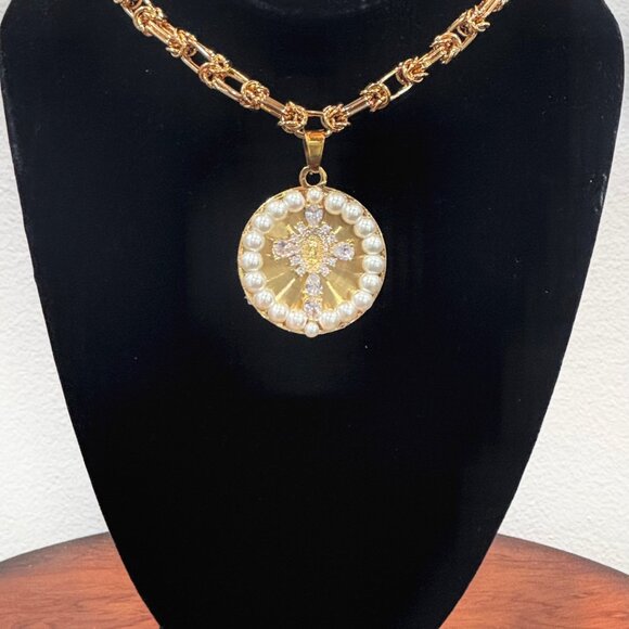 chain necklace Gold plated with large Medallion with cross pendant Handmade - Picture 3 of 4